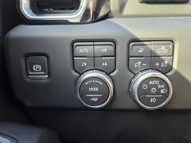 Used 2022 Silver GMC Denali image 22
