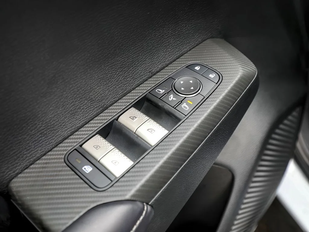 New 2025 White Diamond Mitsubishi SE image 11