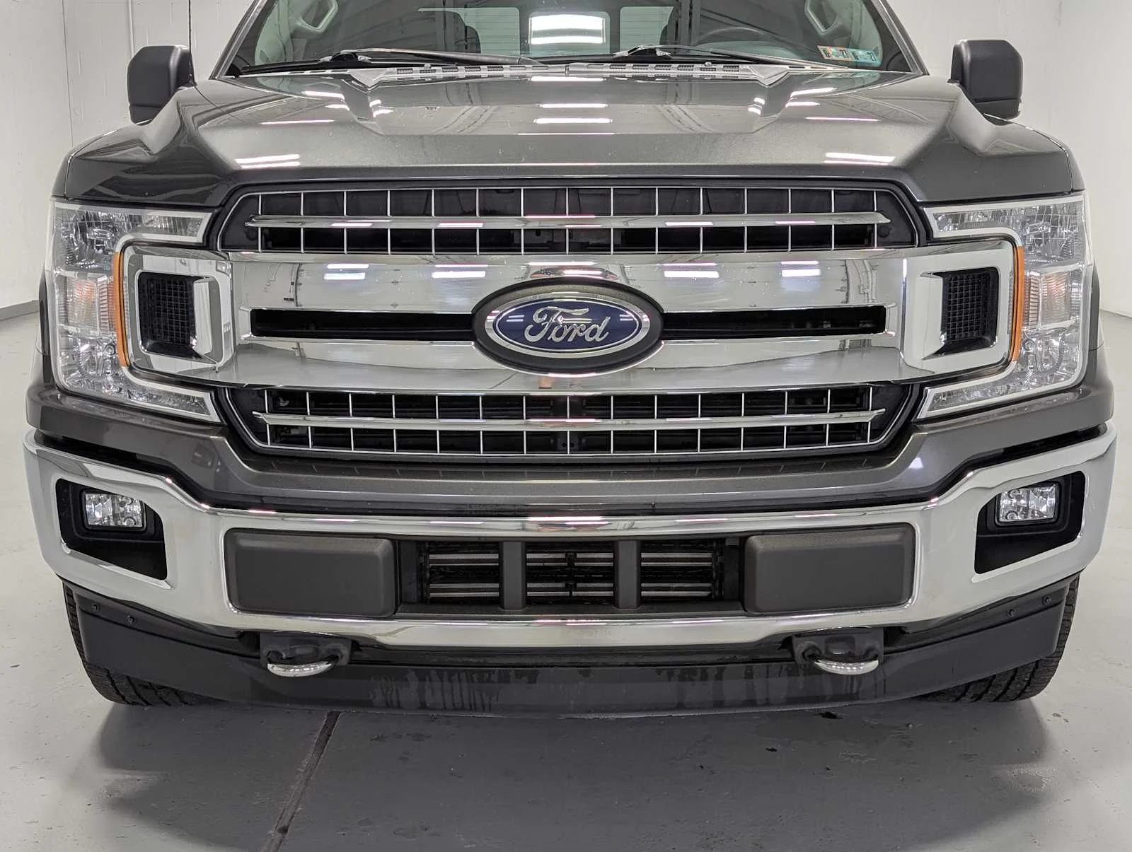 Used 2019 Magnetic Ford XLT image 2