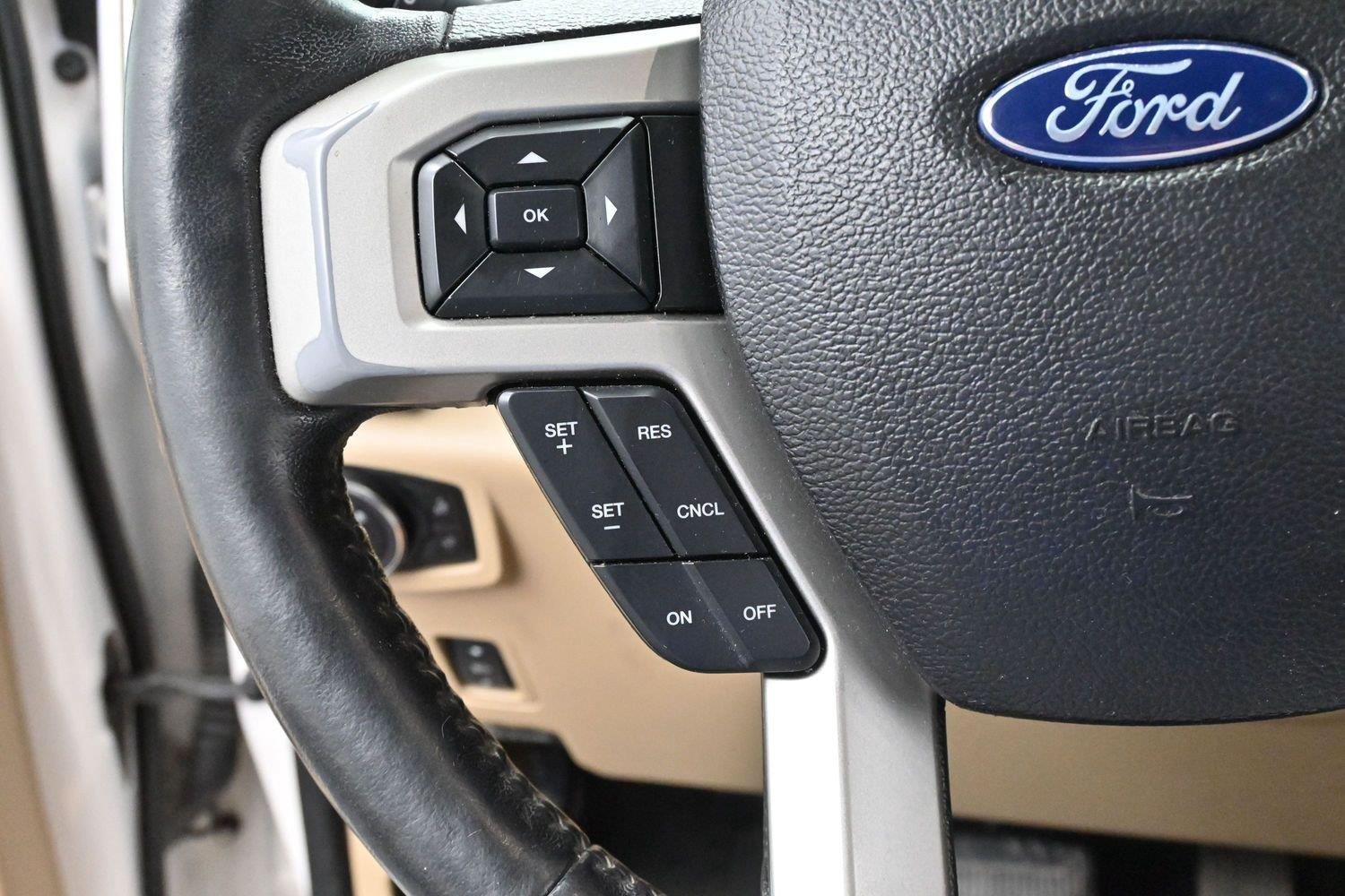 Used 2017 White Platinum Metallic Tri-Coat Ford Lariat image 18