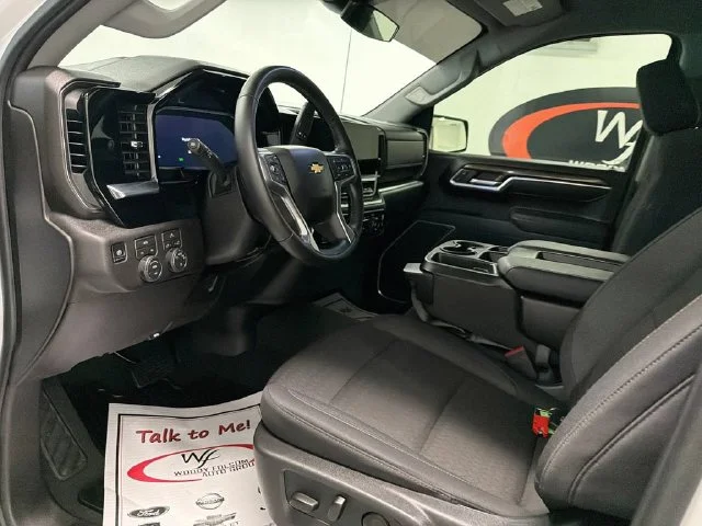 Used 2026 White Chevrolet LT image 9