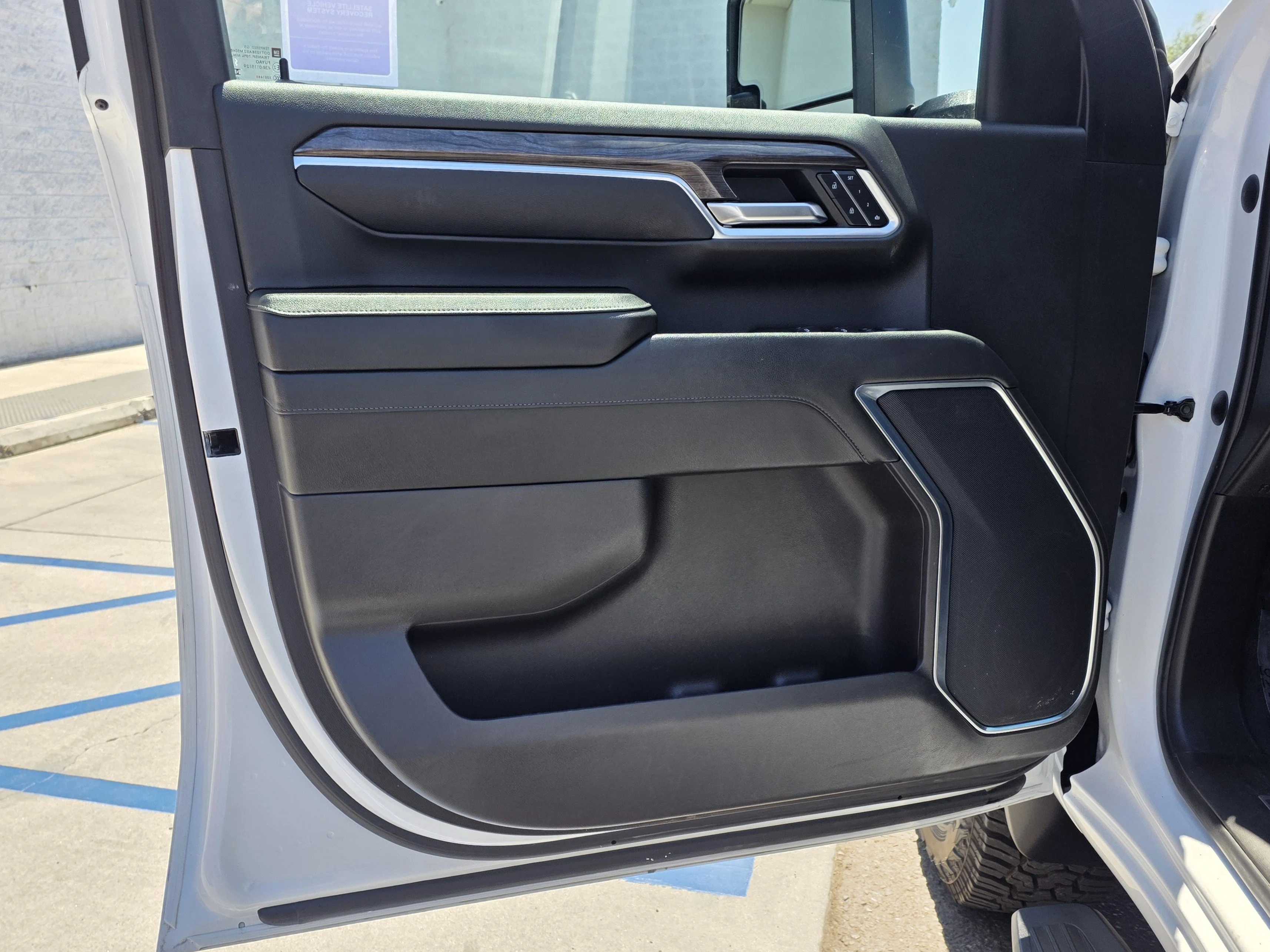 Used 2024 Summit White Chevrolet LTZ image 11