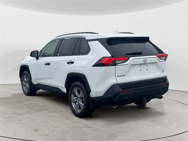 2025 Toyota RAV4 Hybrid XLE photo 3