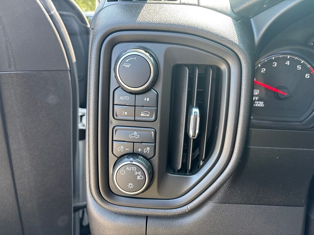 Used 2021 White Chevrolet Custom image 12
