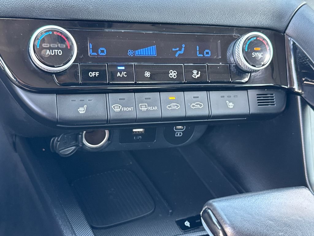 Used 2025 Gray Hyundai SEL Convenience image 28