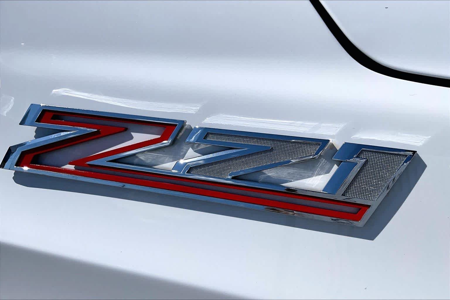 Used 2023 Summit White Chevrolet Z71 image 10