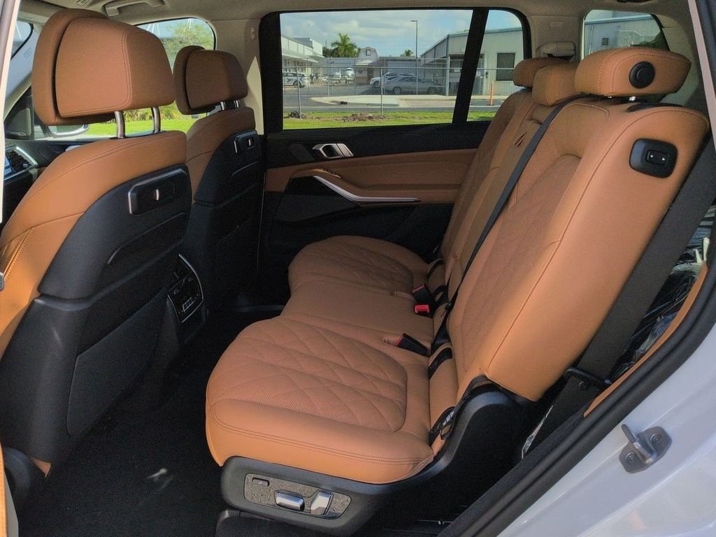 New 2027 Mineral White Metallic BMW xDrive40i image 14