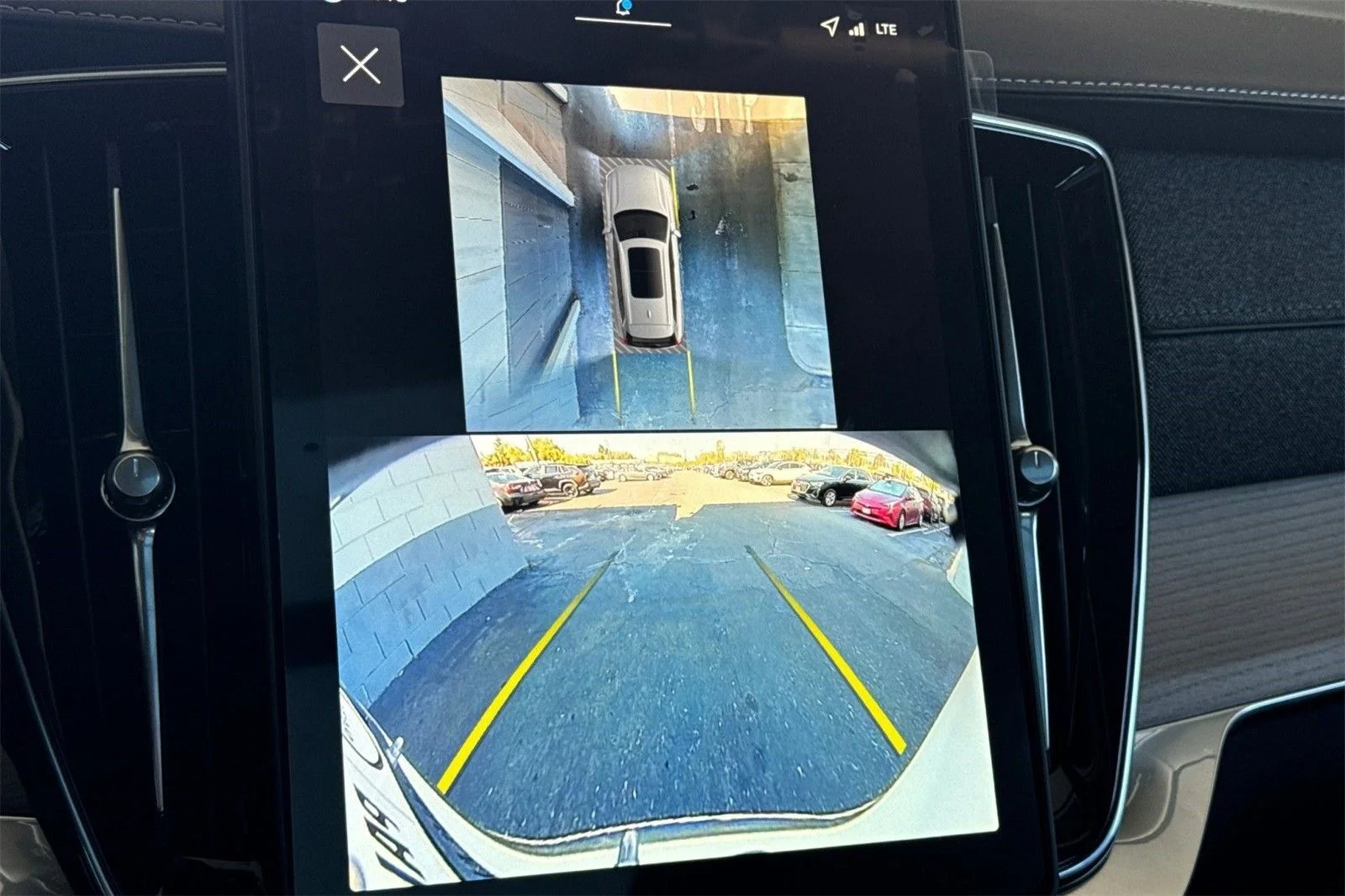 New 2026 White Volvo B5 Plus image 22