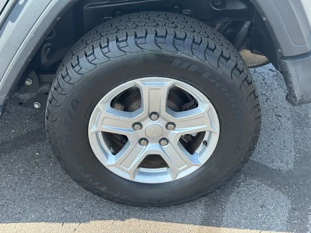 Certified Used 2020 Silver Jeep Unlimited Sport S image 11