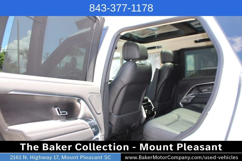 Used 2024 White Land Rover SE image 23