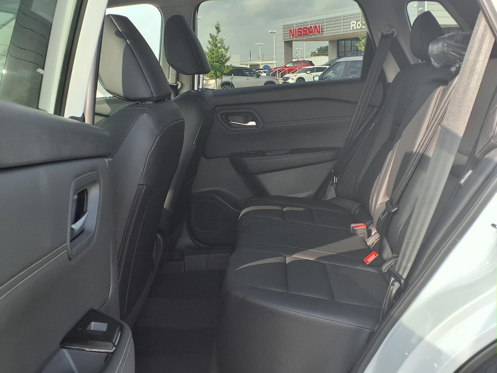 New 2026 Everest White Pearl TriCoat Nissan Dark Armor™ image 13