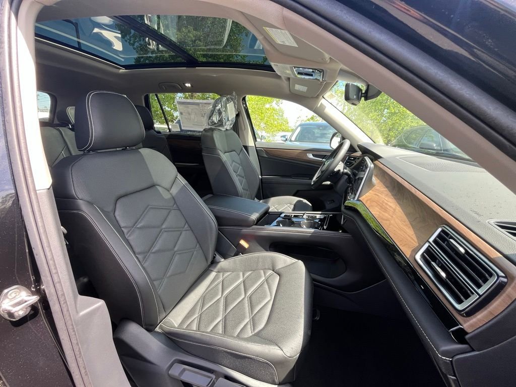 New 2026 Black Volkswagen 2.0T SE w/Technology image 12