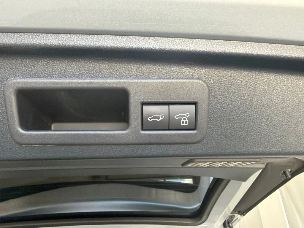 Used 2025 Cutting Edge Toyota Platinum image 21