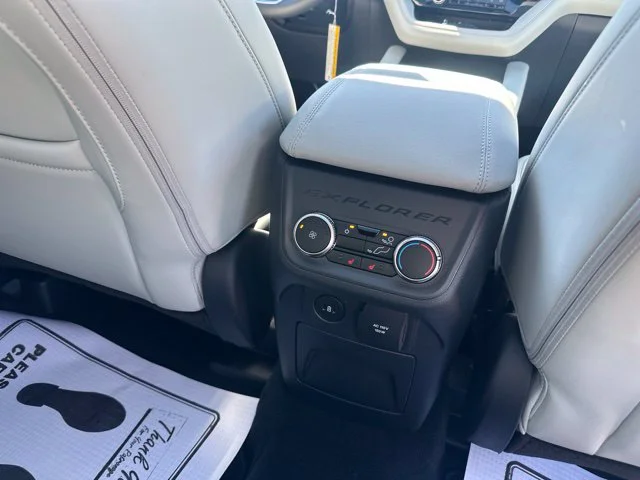 New 2027 Avalanche Gray Ford Platinum™ image 12