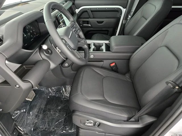 2025 Land Rover Defender V8 - Photo 10