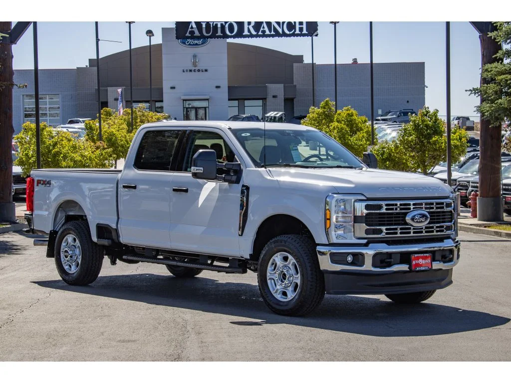 New 2026 OXFORD WHITE Ford XLT image 2