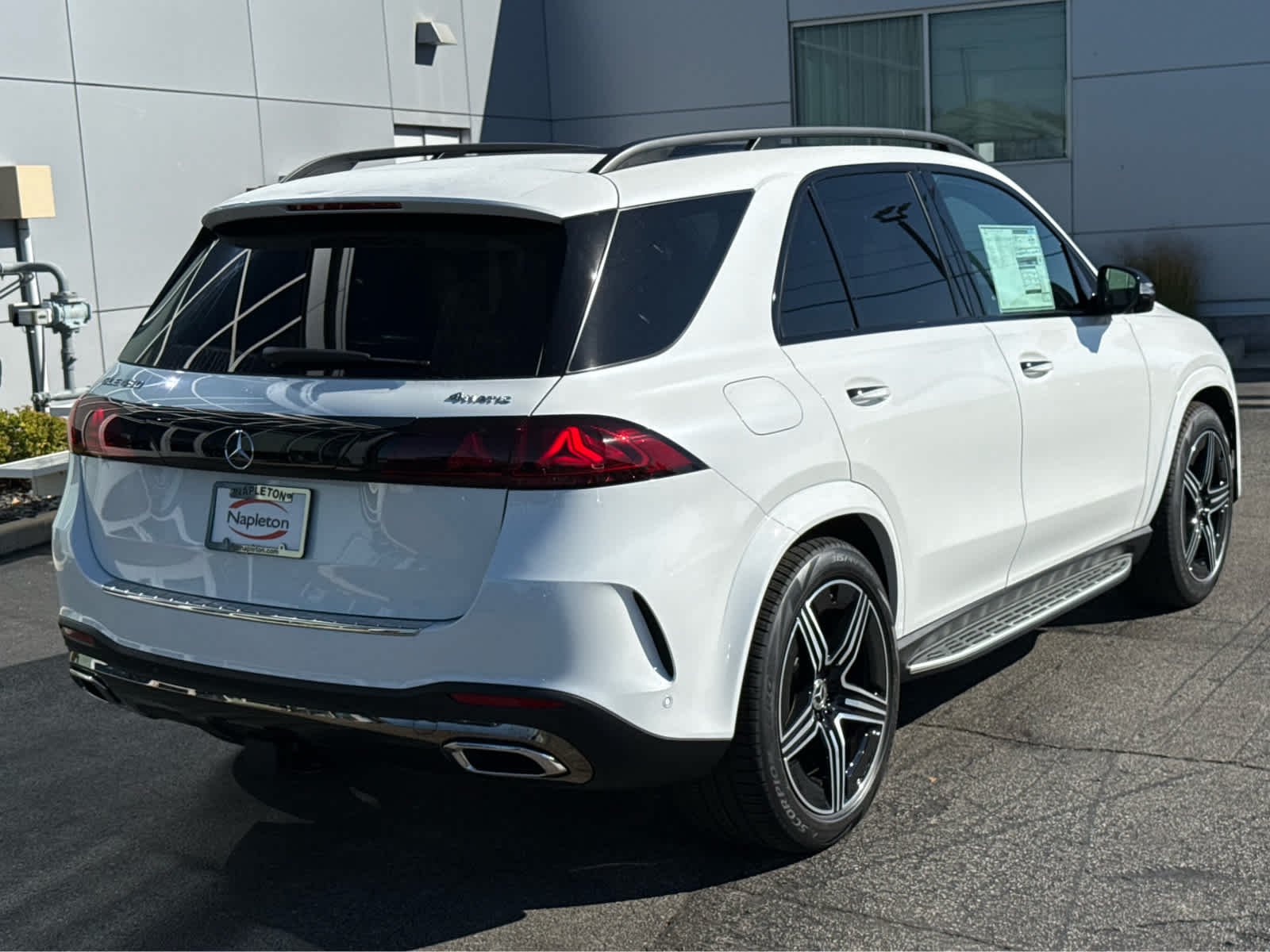 New 2027 MANUFAKTUR Moonlight White Metallic Mercedes-Benz GLE 450 image 11