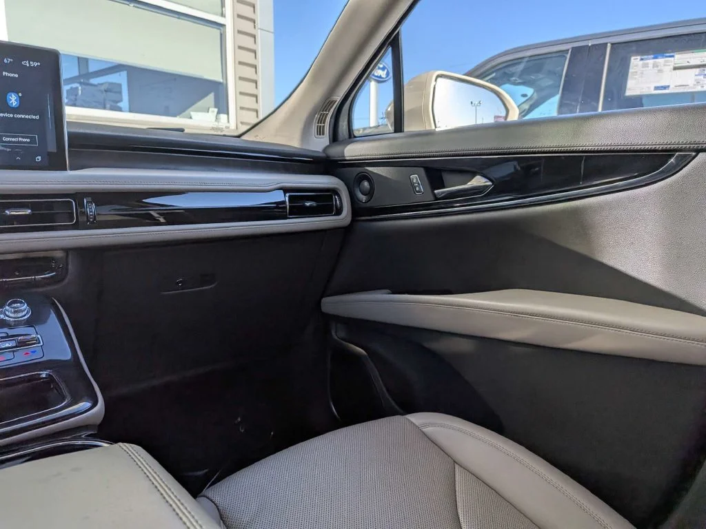 Used 2022 Pearl Metallic Lincoln Reserve image 14