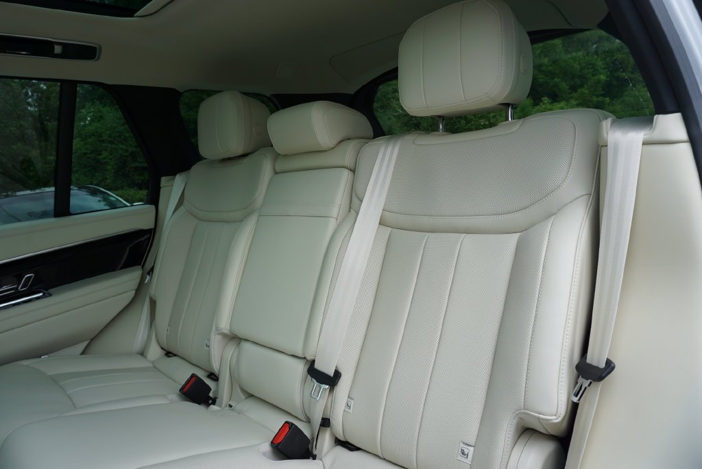 Used 2026 Fuji White Land Rover SE image 22
