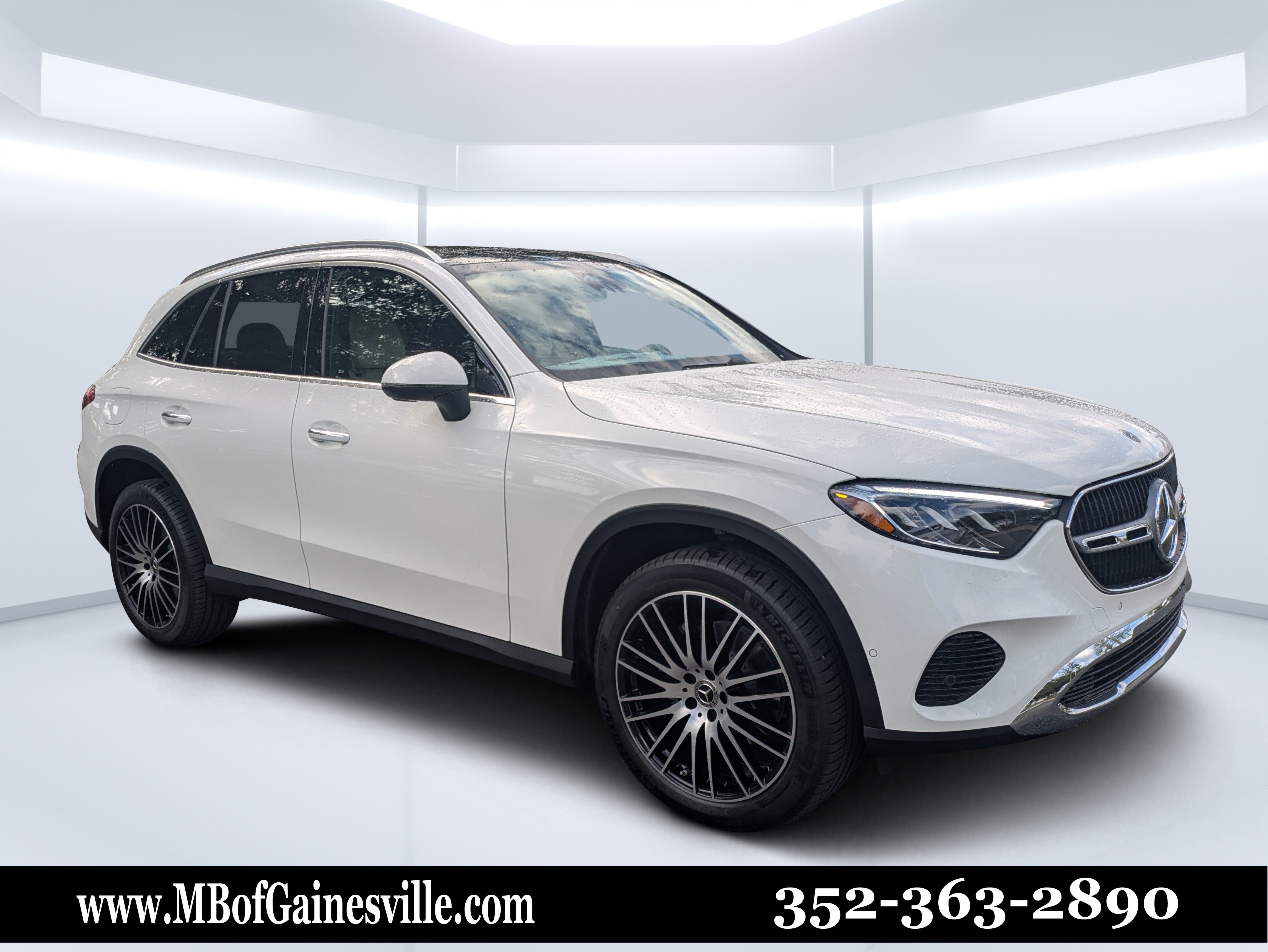 New 2026 Polar White Mercedes-Benz GLC 300 image 1