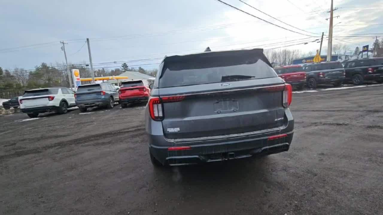 New 2026 Carbonized Gray Metallic Ford ST-Line image 7