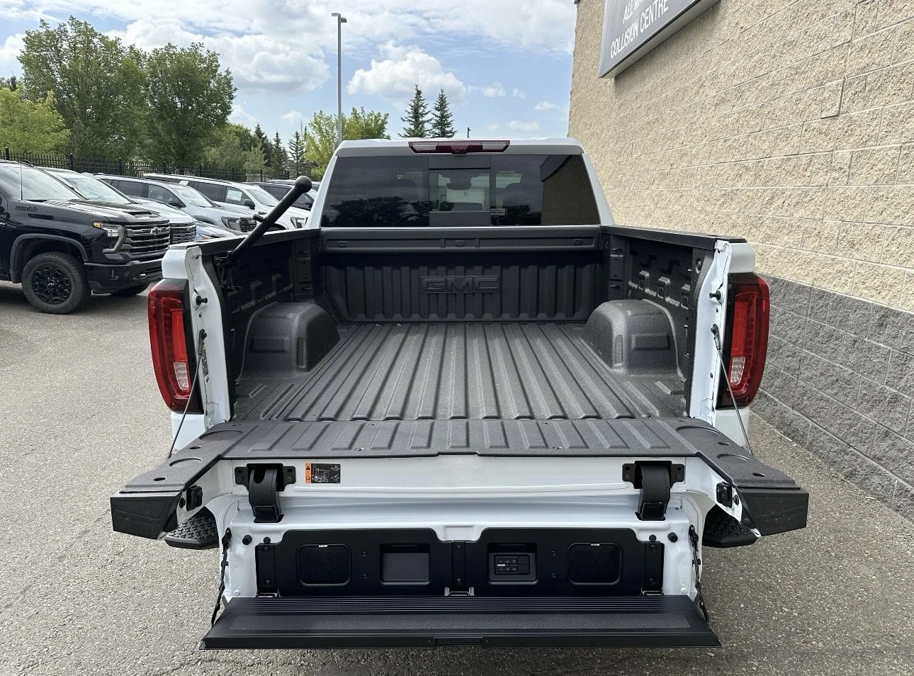 New 2026 Glacier White Tricoat GMC Denali Ultimate image 9
