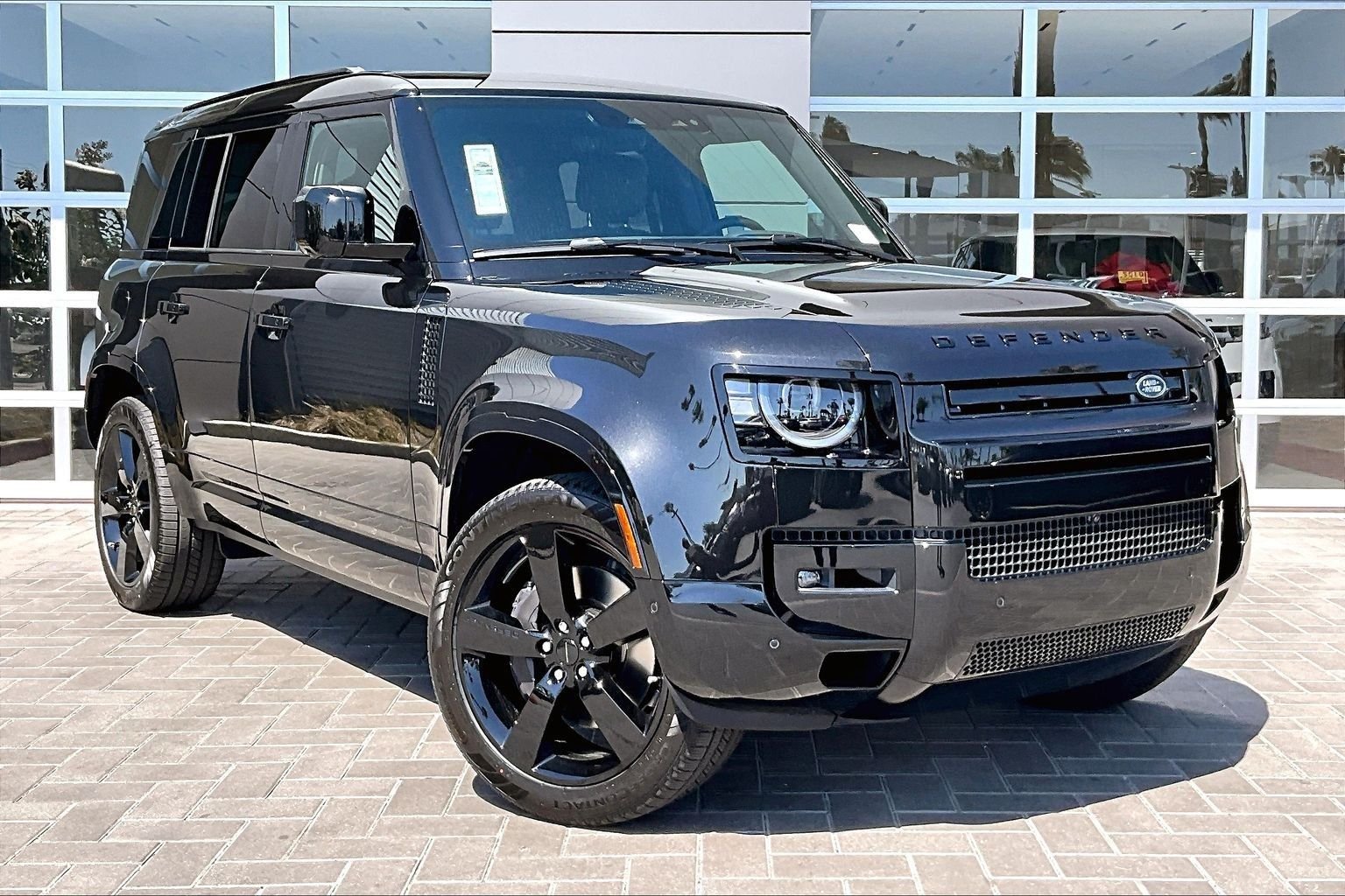 New 2026 Santorini Black Land Rover X-Dynamic SE image 2