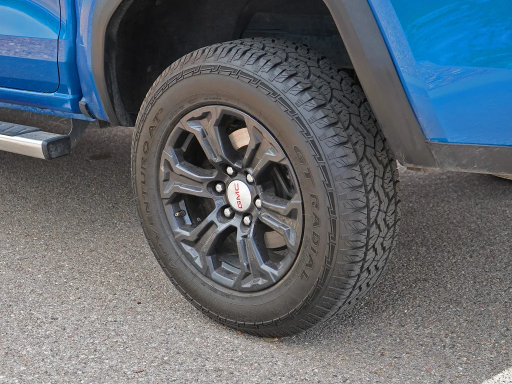 Used 2023 Dynamic Blue Metallic GMC 4WD Elevation image 6