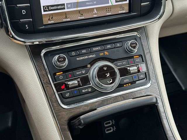 Used 2017 Green Lincoln Select image 30