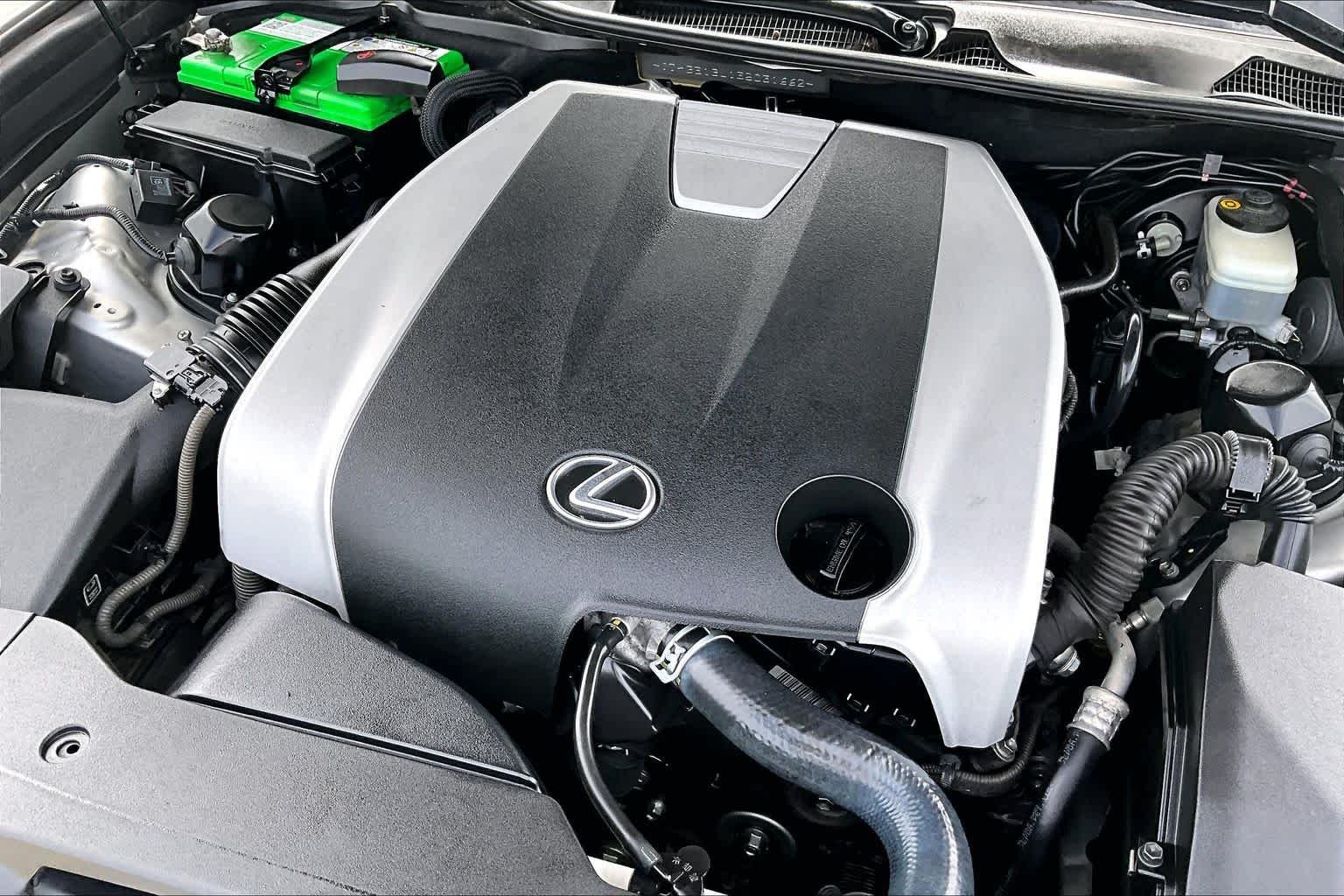 Used 2014 Liquid Platinum Lexus  image 31