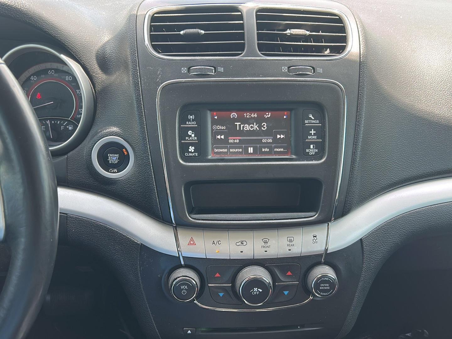 Used 2018 Pitch Black Clearcoat Dodge SE image 9
