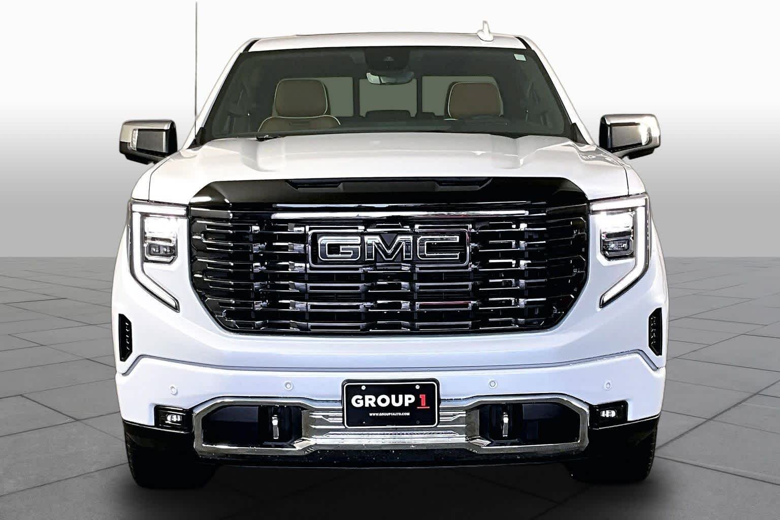 Used 2026 Glacier White Tricoat GMC Denali Ultimate image 4