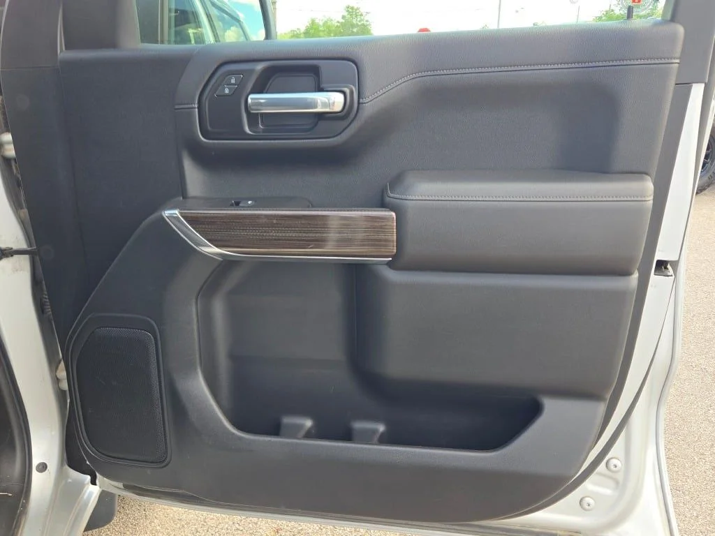 Used 2021 Silver Chevrolet LT image 9