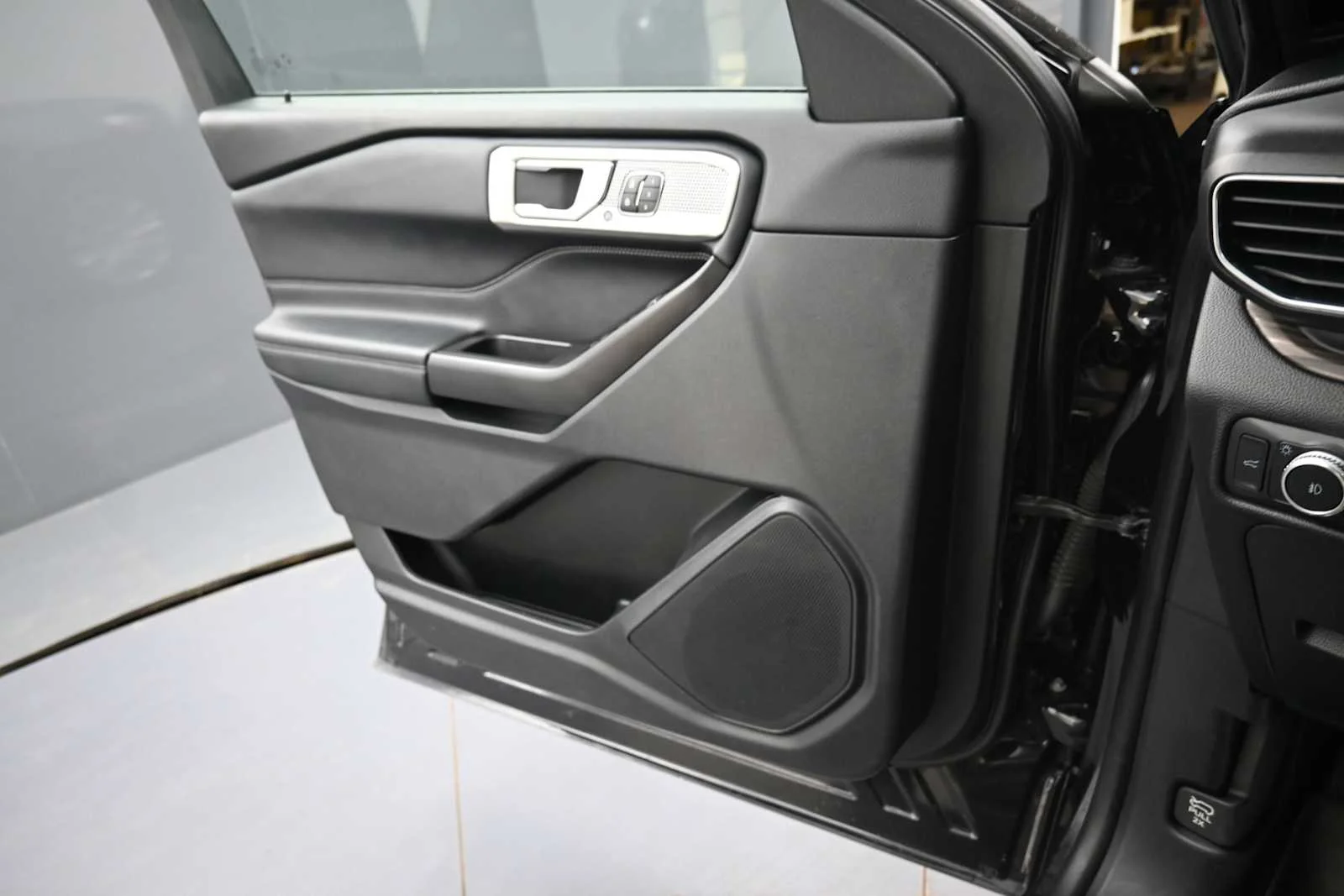 Used 2020 Agate Black Ford Limited image 10