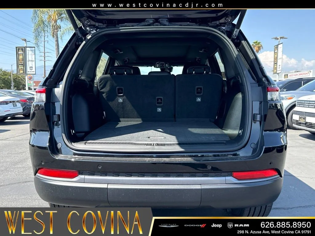 New 2026 Diamond Black Crystal Pearl-Coat Exterior Paint Jeep Limited image 29