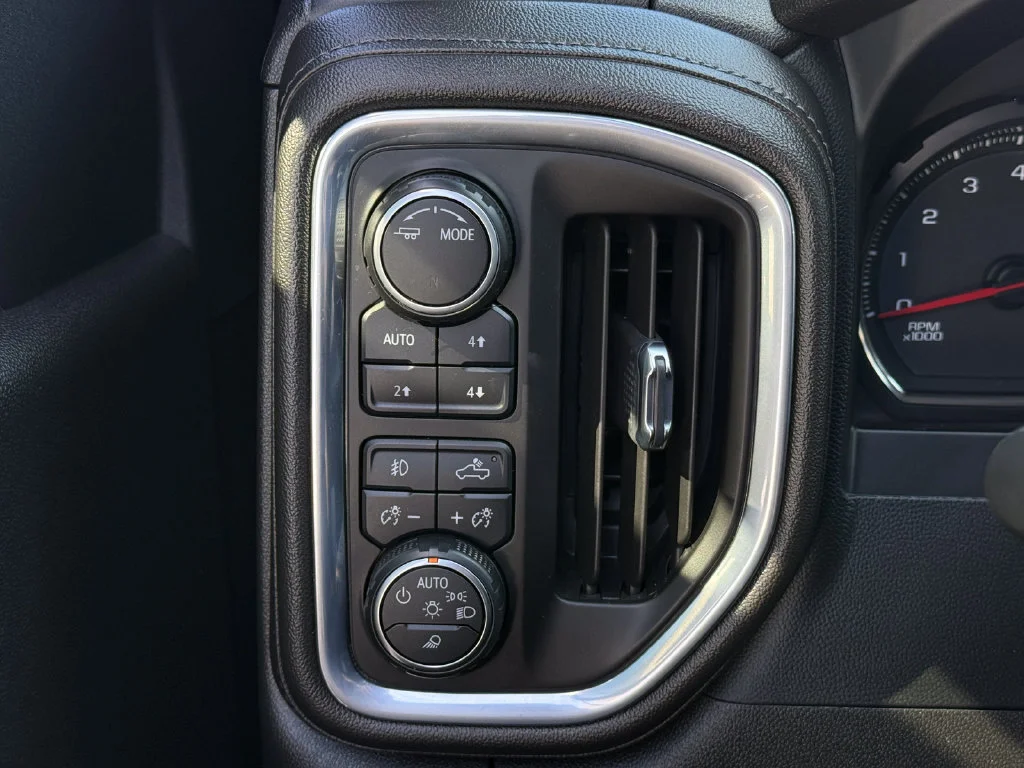Used 2022 BLACK Chevrolet LT image 6