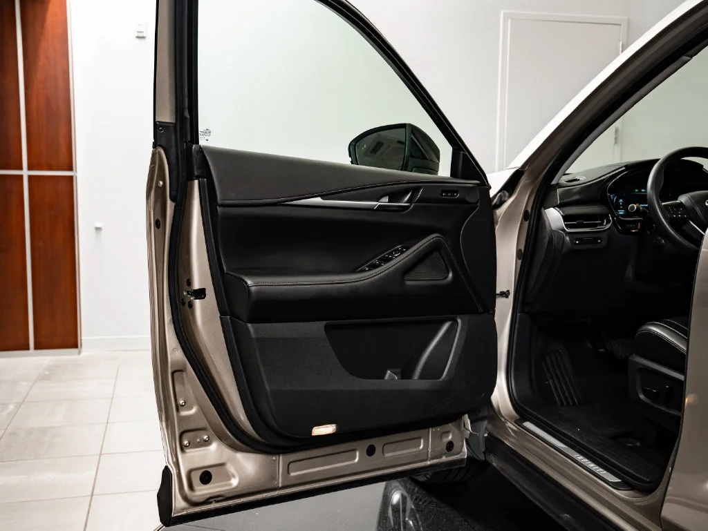 Used 2025 Warm Titanium INFINITI LUXE image 28