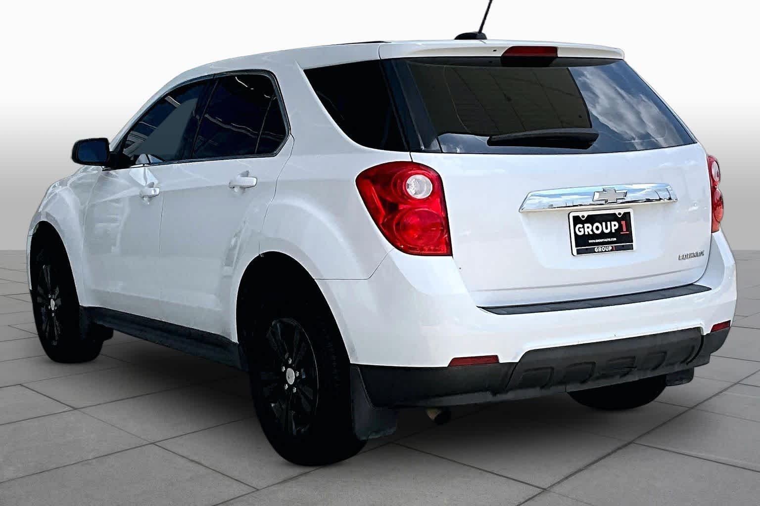Used 2015 Summit White Chevrolet LS image 12