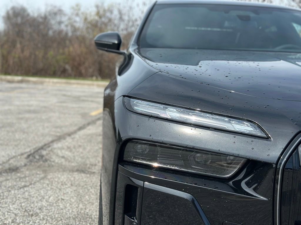 New 2026 Black Sapphire Metallic BMW 750e xDrive image 10