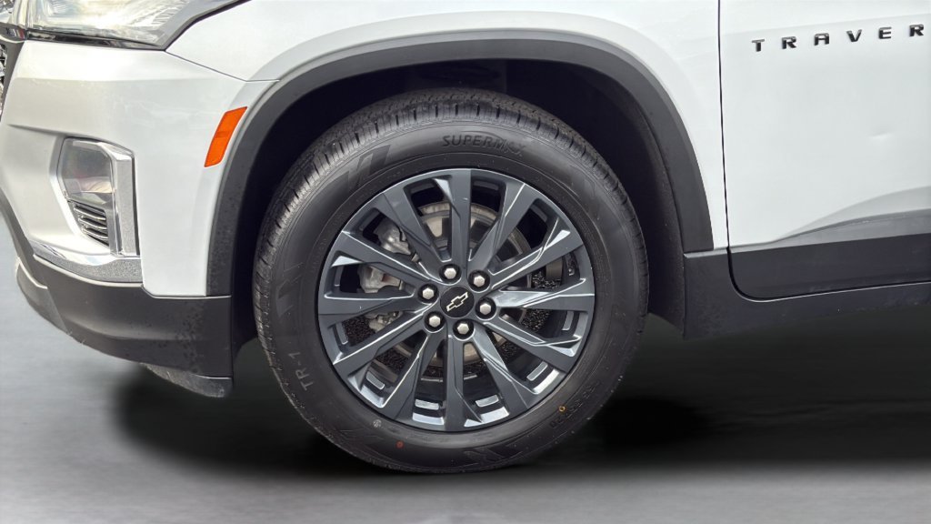 Used 2022 SILVER ICE METALLIC Chevrolet RS image 9