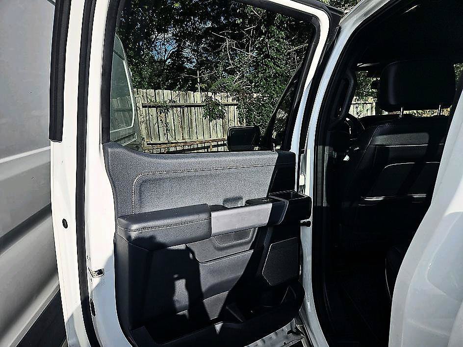 Used 2024 White Metallic Ford LARIAT image 25