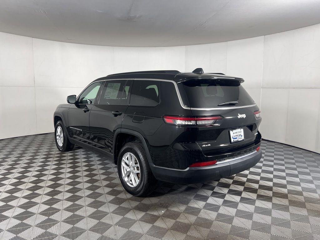 Used 2025 Diamond Black Crystal Pearlcoat Jeep Laredo image 6