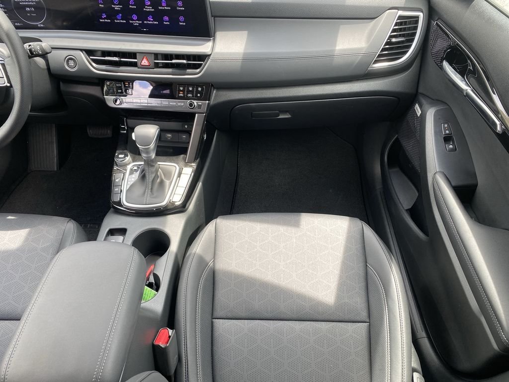 Used 2026 Clear White/Black Roof Kia SX image 16