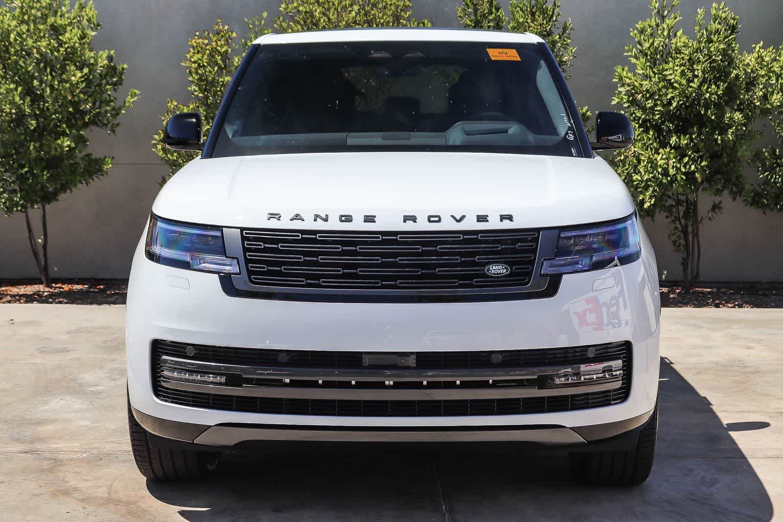 New 2026 Fuji White Land Rover SE image 2