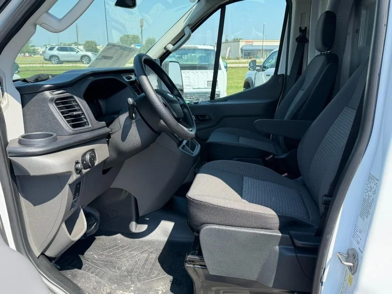 New 2026 Oxford White Ford Low KUV image 10