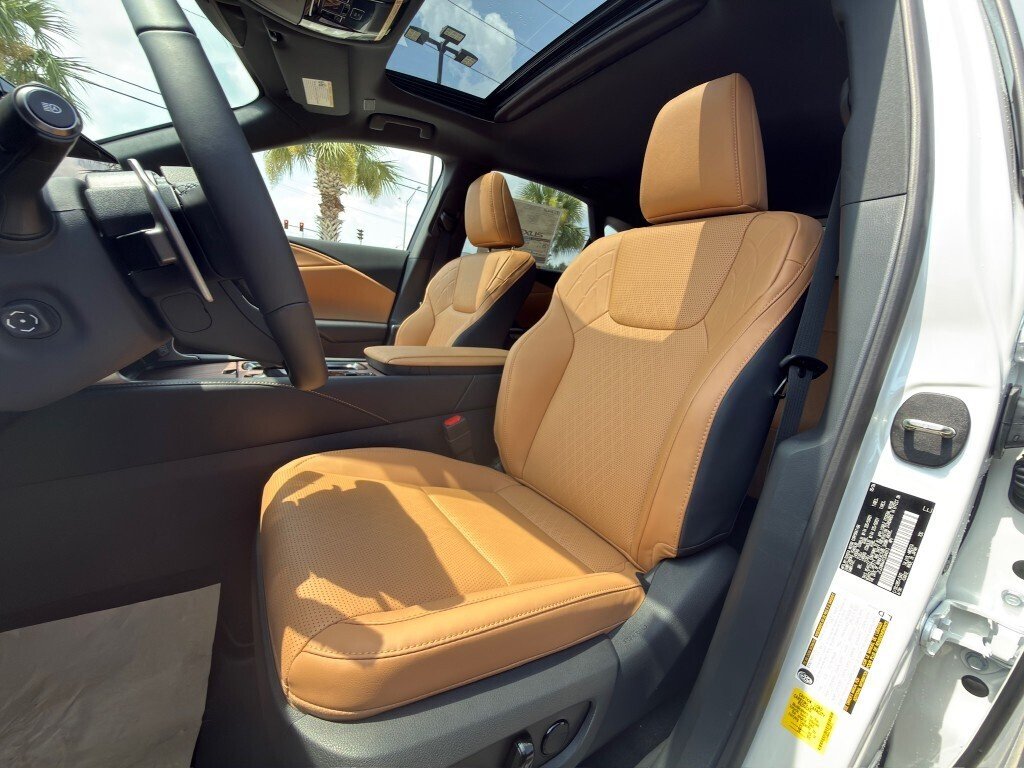 New 2026 Eminent White Pearl Lexus PREMIUM PLUS image 16