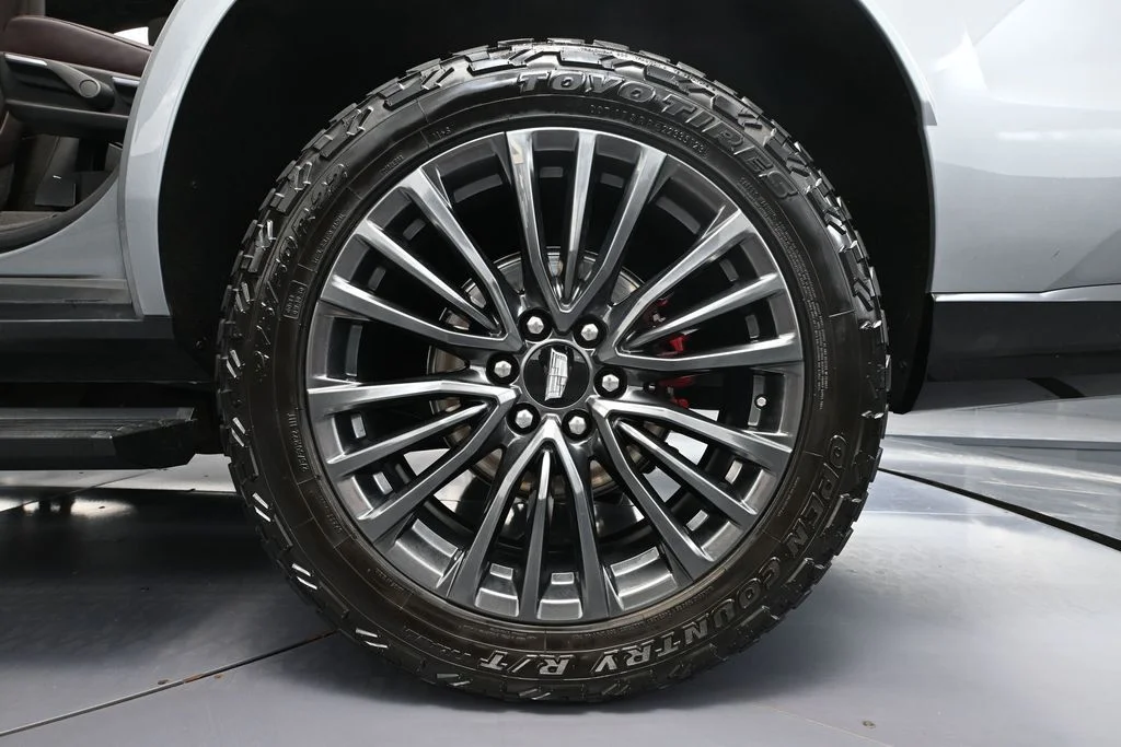 2024 Cadillac Escalade V-Series - Photo 10