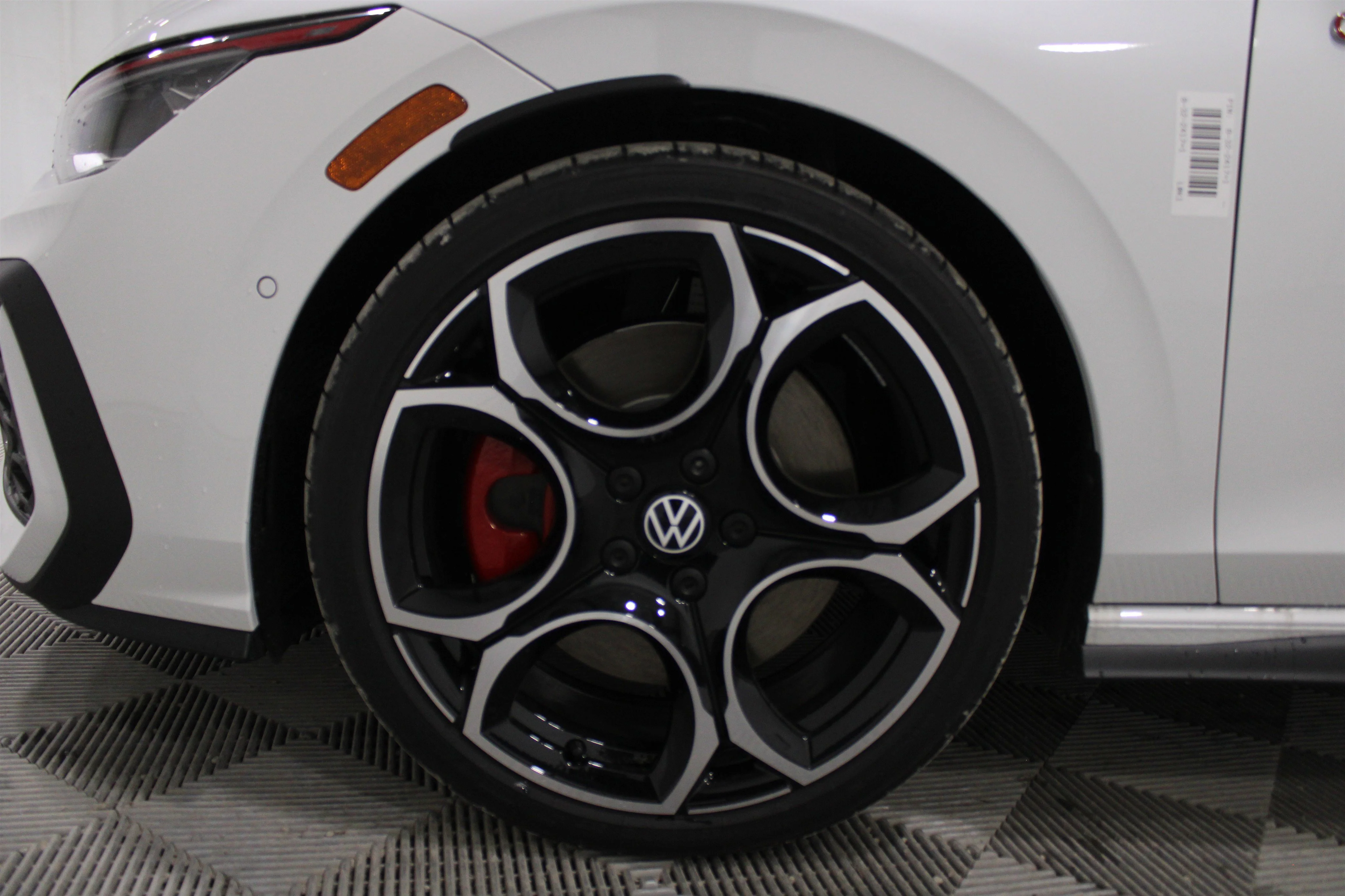 New 2026 Opal White Pearl Volkswagen Autobahn image 32