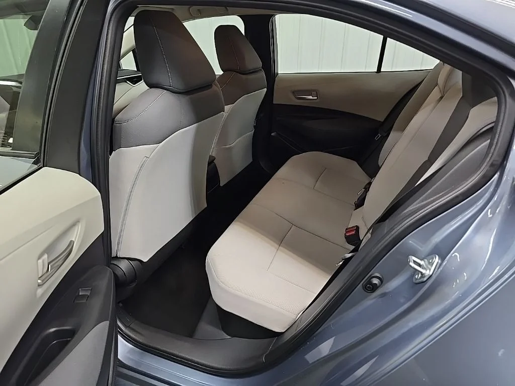 Used 2021  Toyota LE image 30