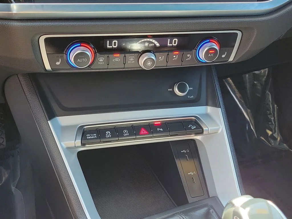 Used 2025  Audi Premium image 31